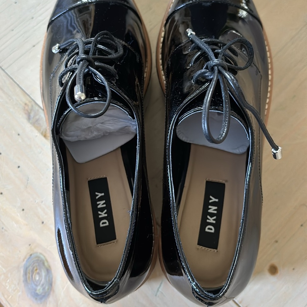 DKNY Women's Black/White Platform Oxfords - Picture 9 of 13